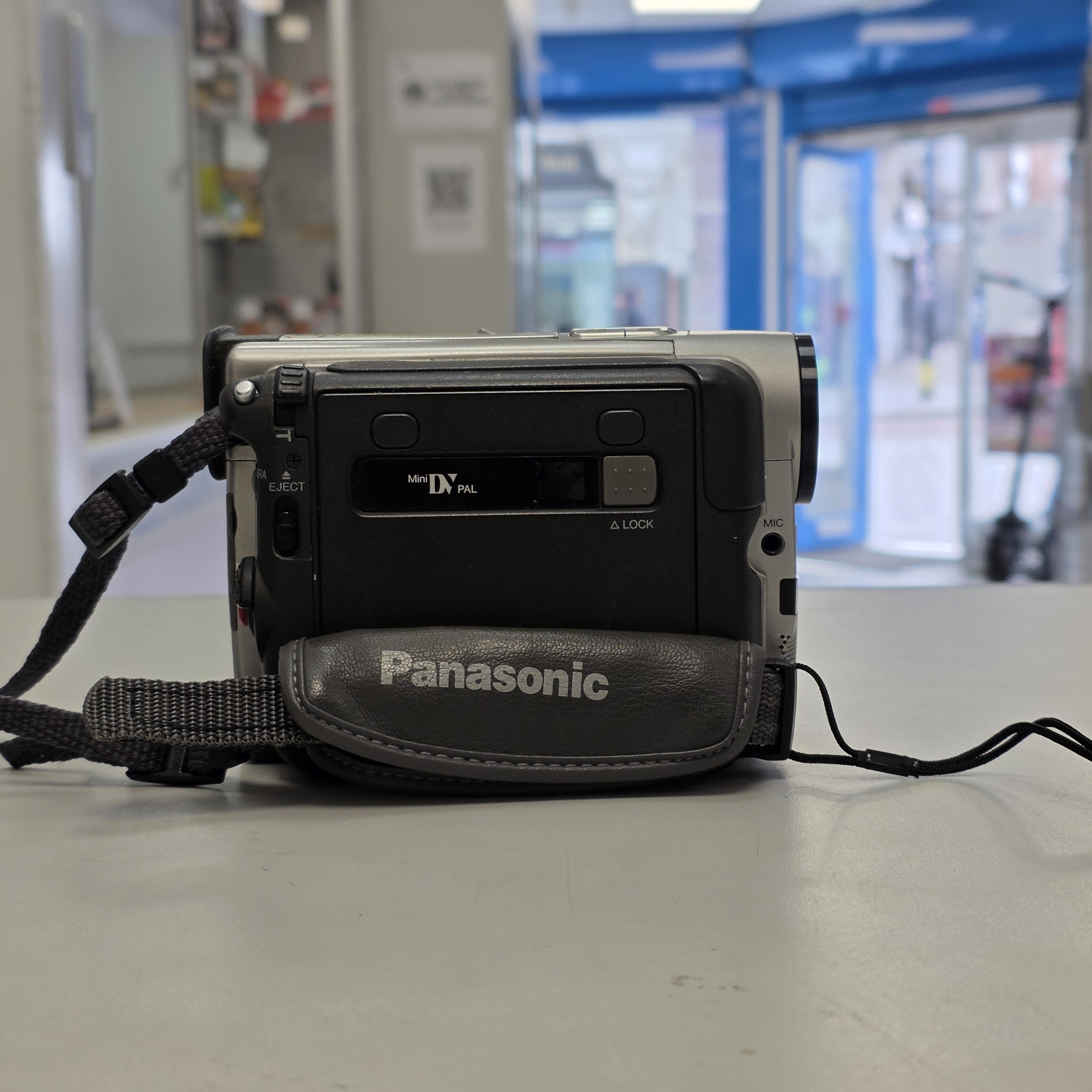 Pre-owned Panasonic NV-DS55B MiniDV Digital Video Camera With Case